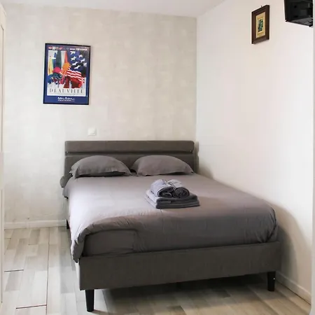 Cozy In A Quiet Location 15th Appartement