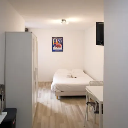 Cozy In A Quiet Location 15th Appartement