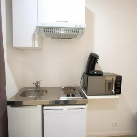 Cozy In A Quiet Location 15th Appartement