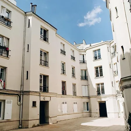 Cozy In A Quiet Location 15th Appartement